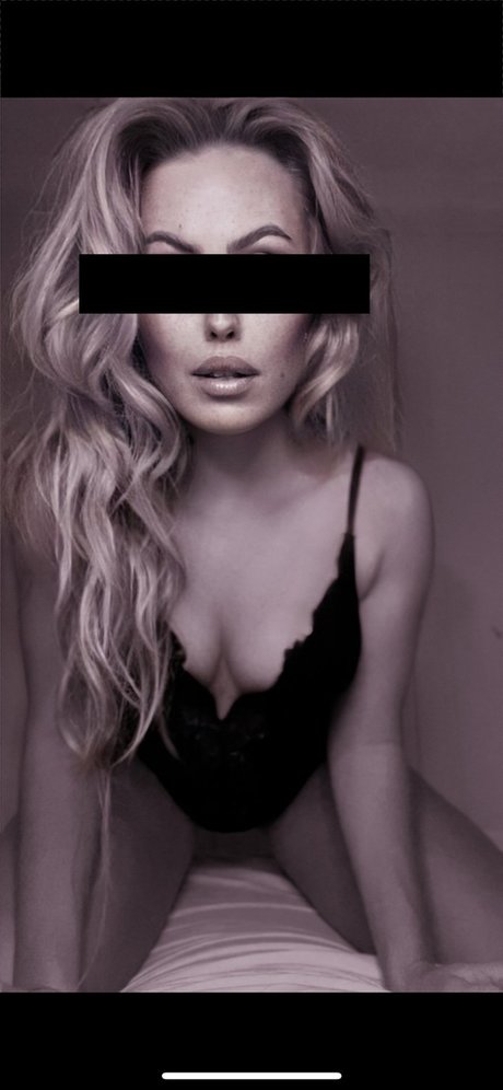 _Ella model xxx image