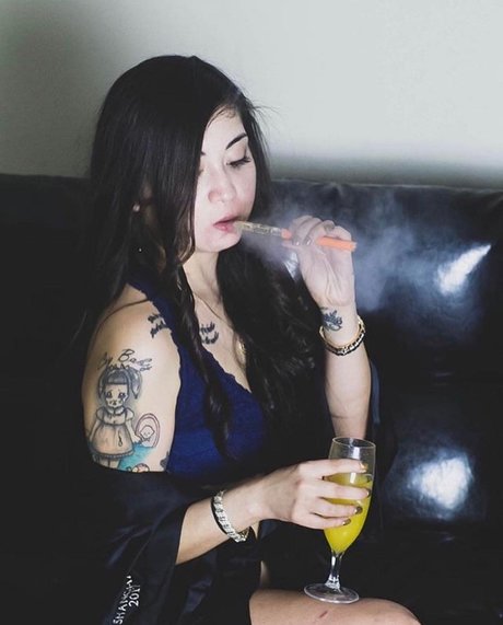 BhadGal Rhe pretty model picture