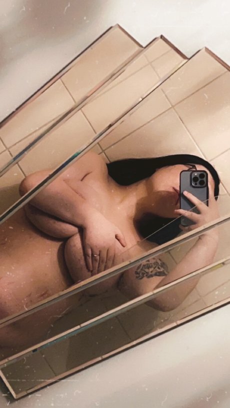 BECCI art star photo