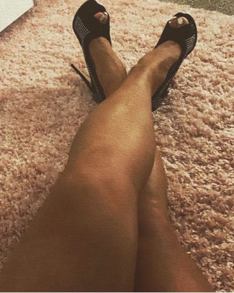 Angie B nude model galleries