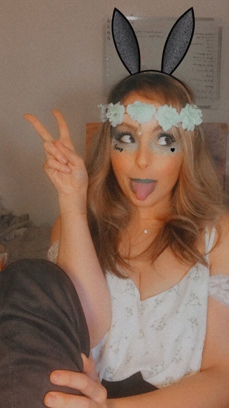 NetflixStoryAndChill model xxx img