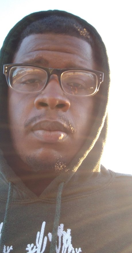 Nerdy Eye Candy model hd pic