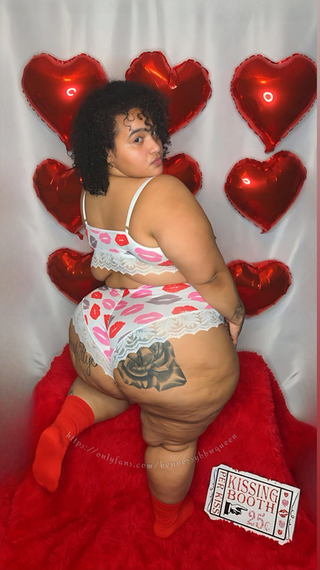 HennessyBbwQueen star nude pictures