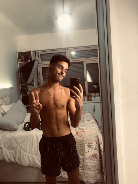 Camilo Amorim sexy star image