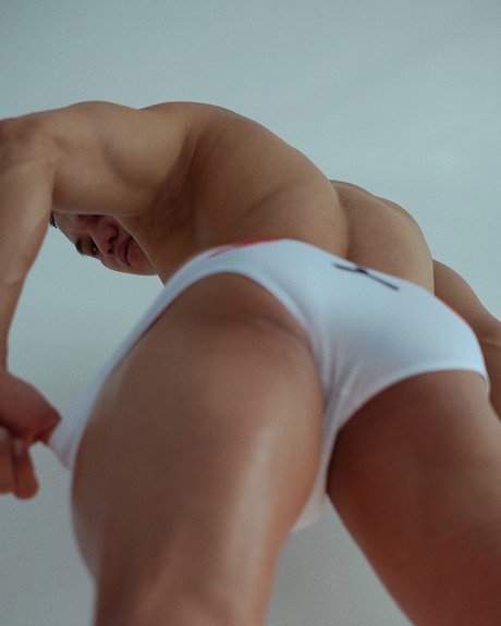 Nguy n Ti n Qu n adult actress gallery