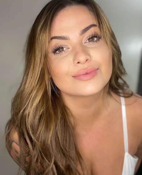 Nicole Lam model exclusive photo