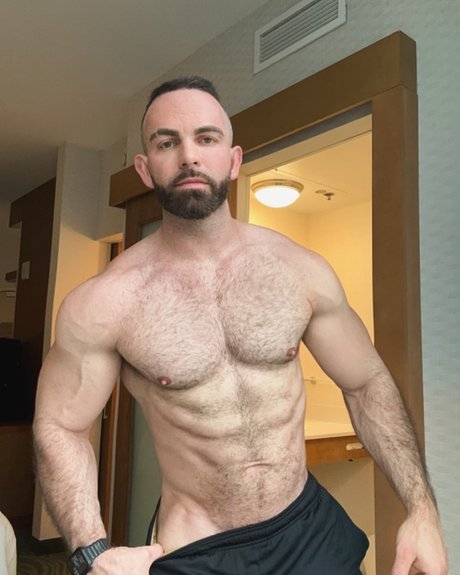 Nick Stracener Top 1 creator_ hot actress image