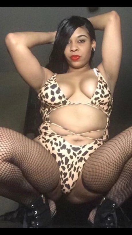 Bella Brinks erotic model photo