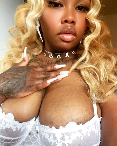 Bambi Knowles model perfect pics