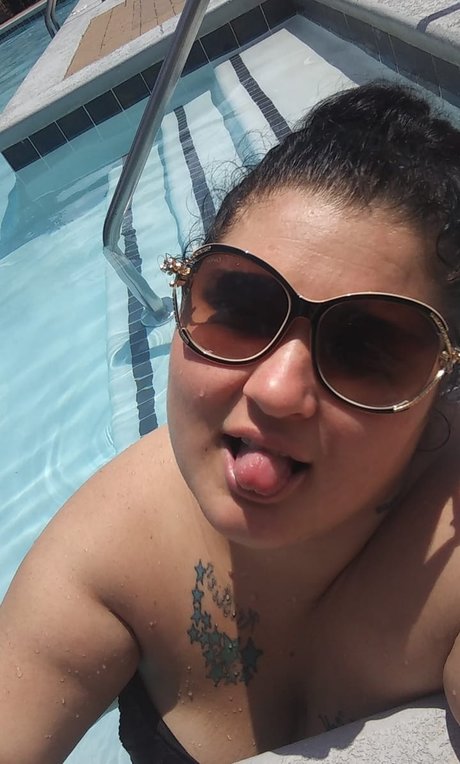 _Cuban Mamii_ exclusive model photo