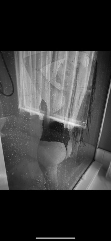 La toxica model pretty pic