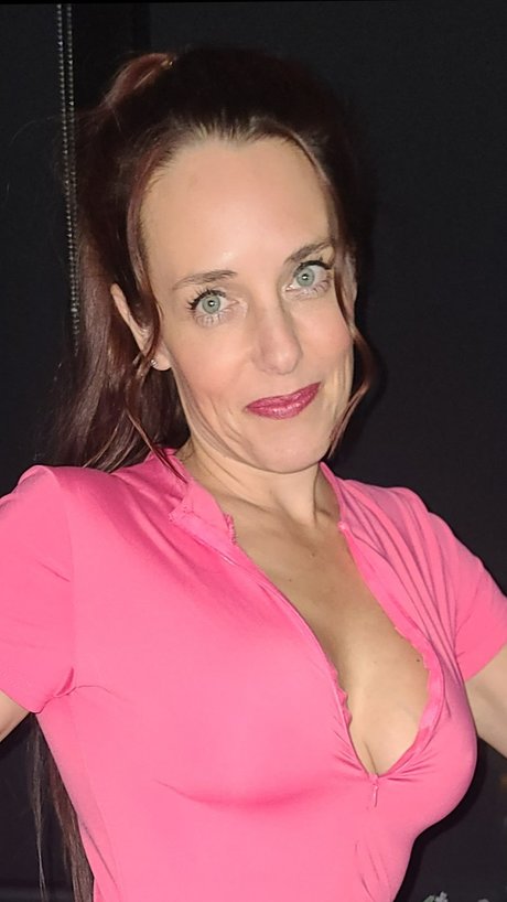 HotWifeInOk pornstar sex photos