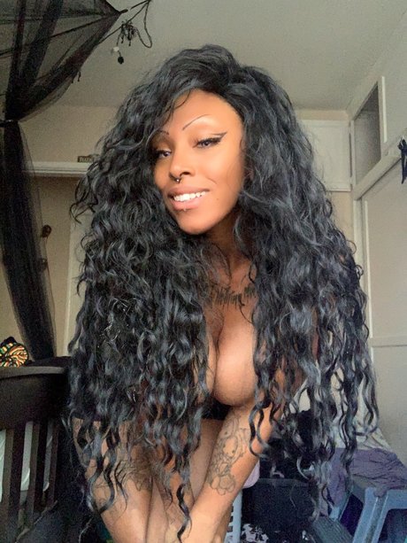 Nikki Nuit star best pic