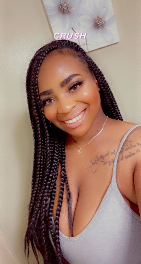 Nikkie Dior model hot img