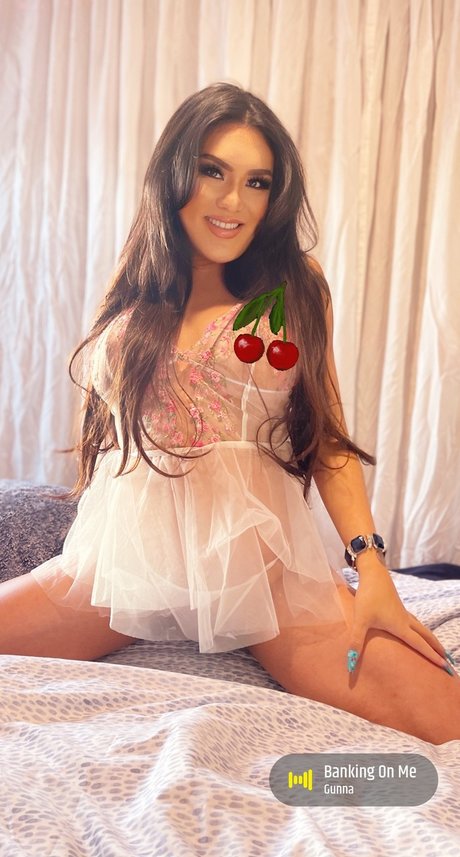 Nikkibigboobs hd model picture