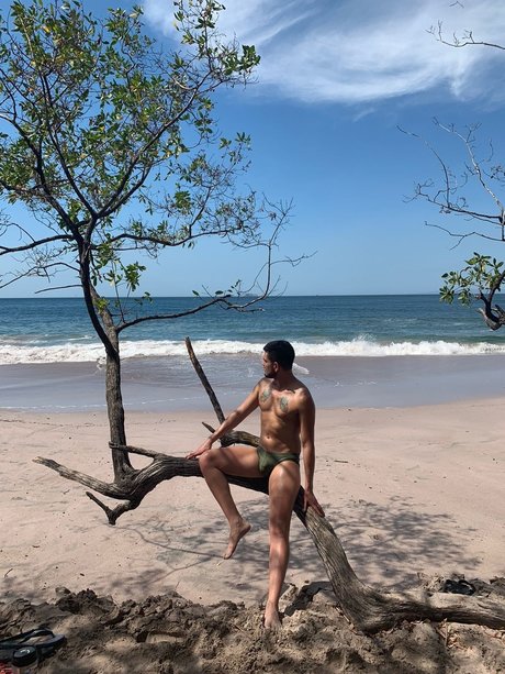 Alex Montenegro nude star photo