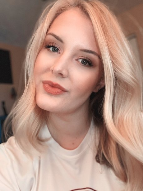 Alexis White pornographic model pics