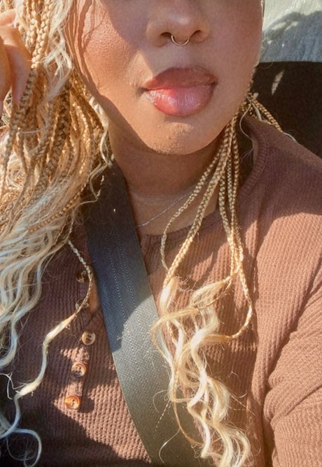 Nik Lust_ sexy actress img