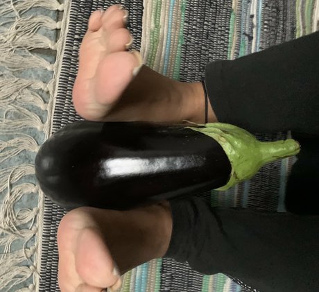 pujaprettyfeet model nudes picture