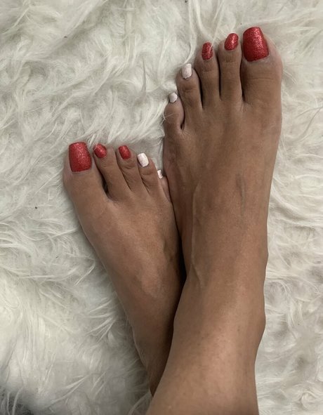 pujaprettyfeet model hd photo