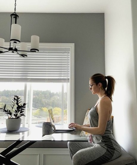 Layla Quinn art star pics