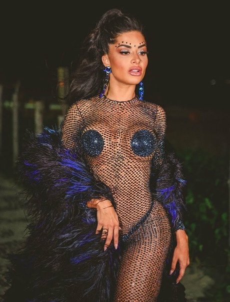 Aline Riscado star hot pic