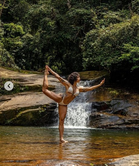 Aline Riscado adult model pics