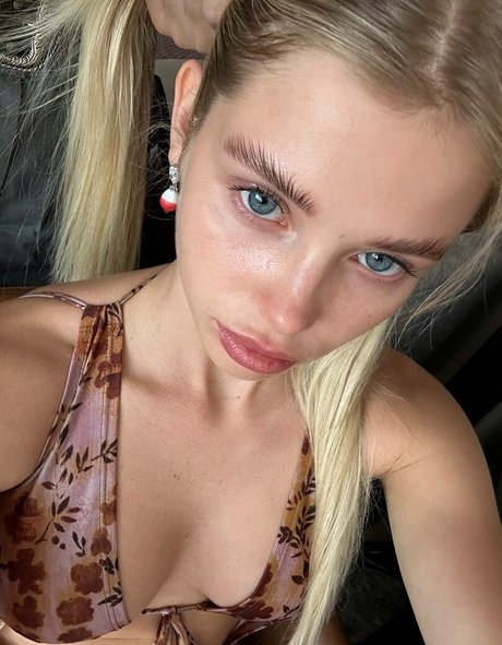 Alla Bruletova art star photo