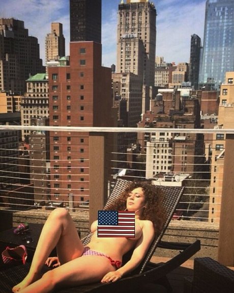 Leila Lowfire nude pornstar img