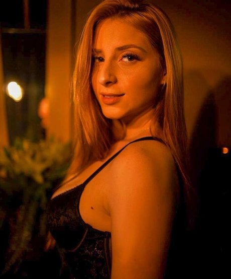 Ana Rezende nude model pic