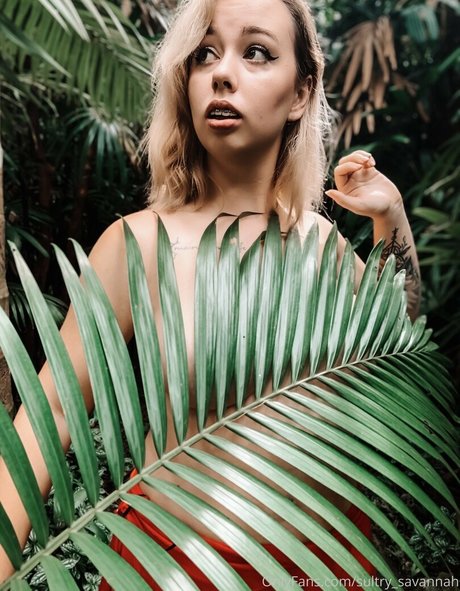 waverlyluxe hot model image