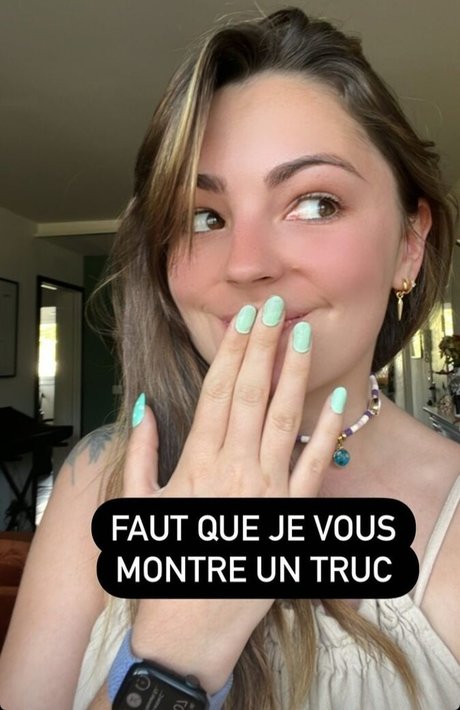 Roxane ASMR sexy star image