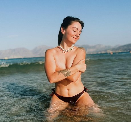 Roxane ASMR pornstar erotic img