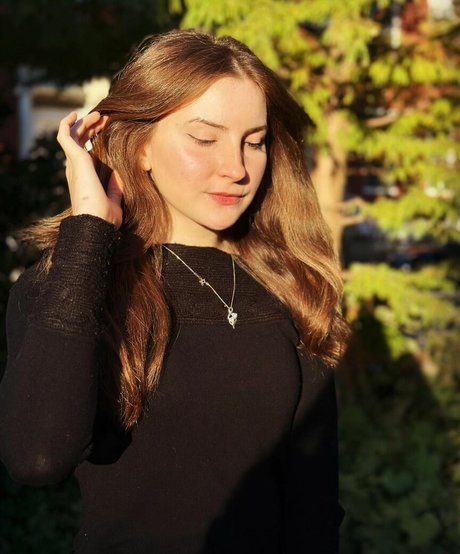 Vkunia star naked images