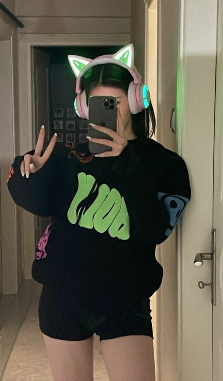 melisayamac model free image