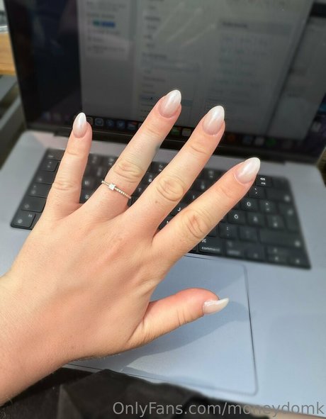 moneydomk erotic star img