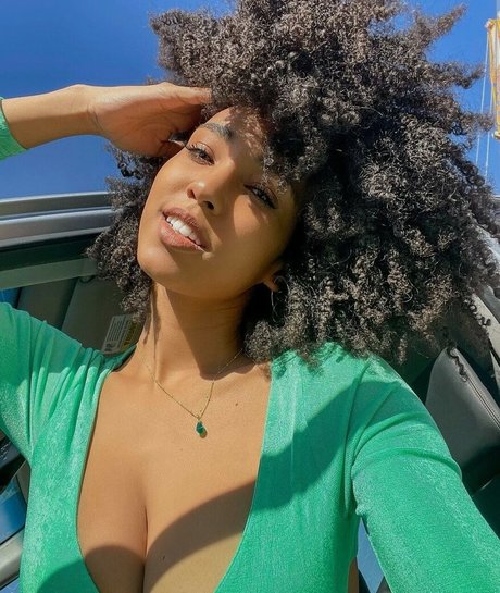 Curlswithv perfect model photo