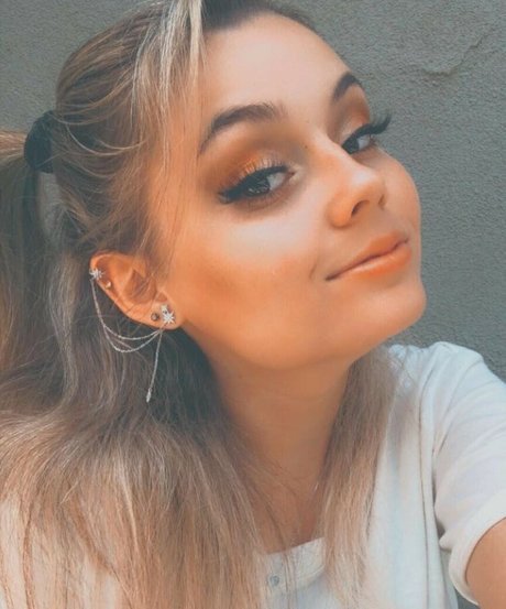 Mally Mouse star high quality pictures