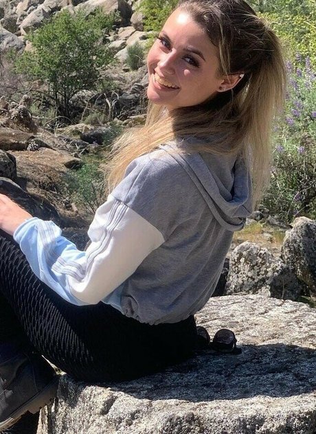 Mally Mouse naked pornstar image