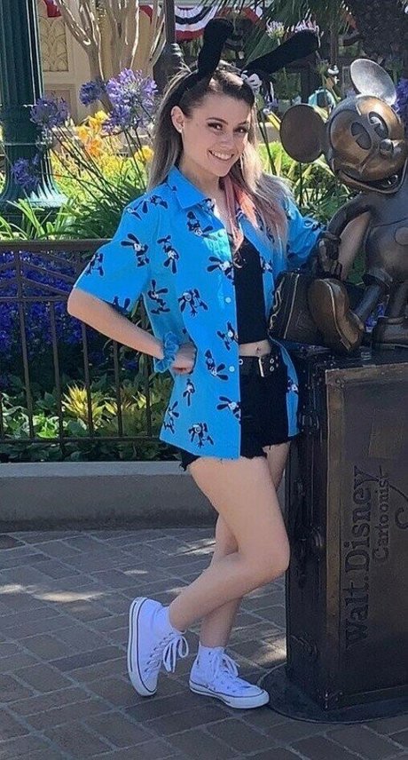 Mally Mouse sex pornstar img