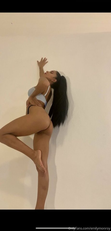 emilymoonroe model top pic