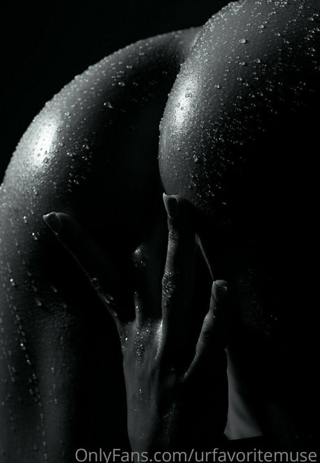 urfavoritemuse pornstar naked pic