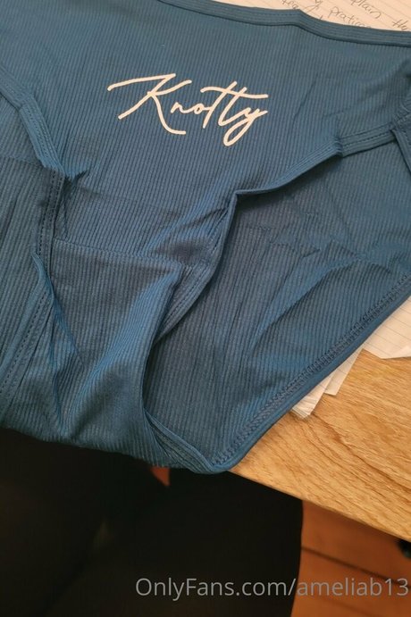 ameliab13 nudes star img