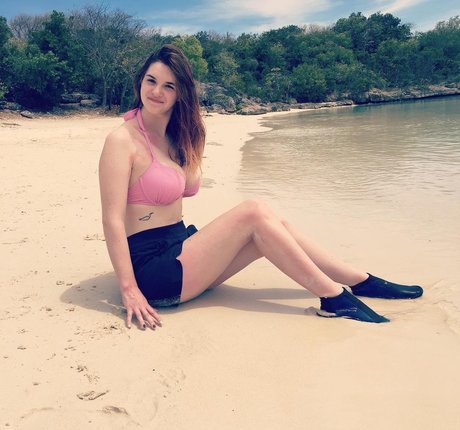 Sarah Z star naked picture