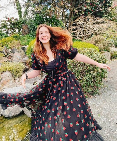 Sarah Z naked actress archive