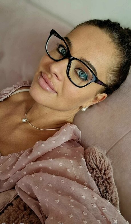 leniyoung official pornstar hd images