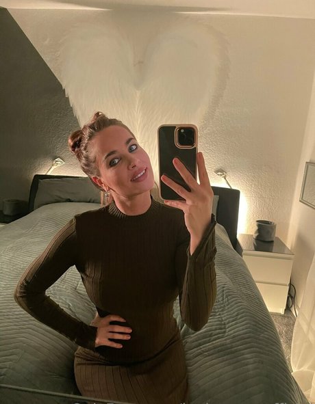 leniyoung official beautiful star picture