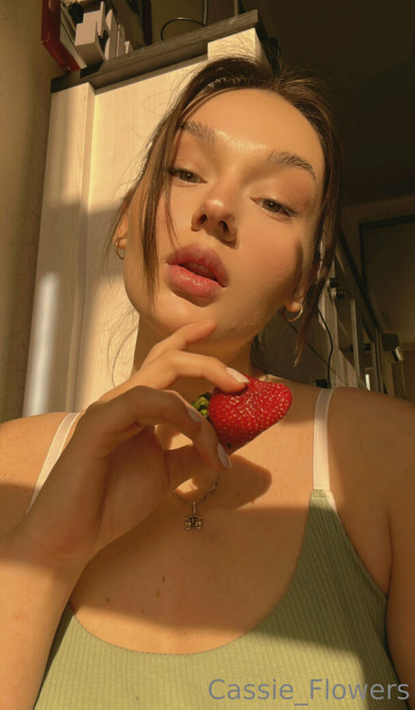 cassie flower nice actress photo