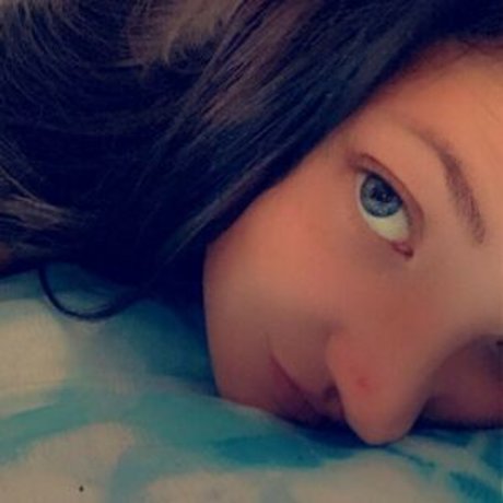 _freckles and roses beautiful model image