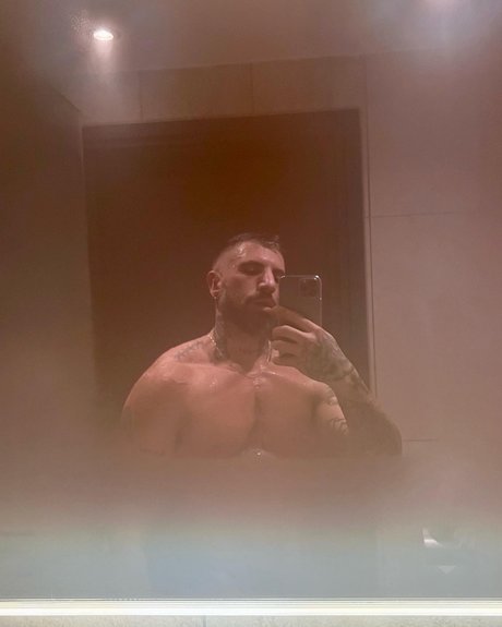 Novakkk model hot images